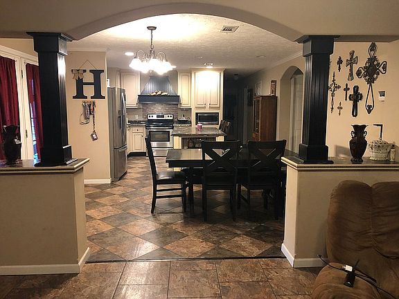 4th image of 157 Kaitlyn Dr