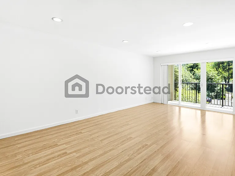 12700 NE 8th St #E303 — Photo 8
