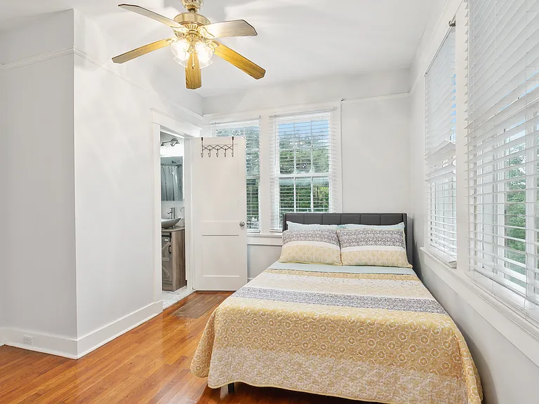 2211 Broadway St — Photo 9