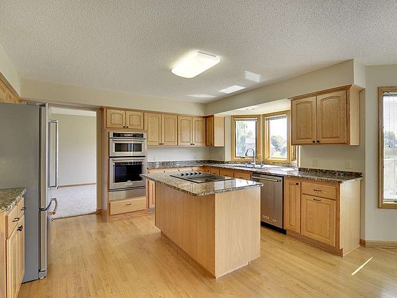 4th image of 2325 Yuma Ln N