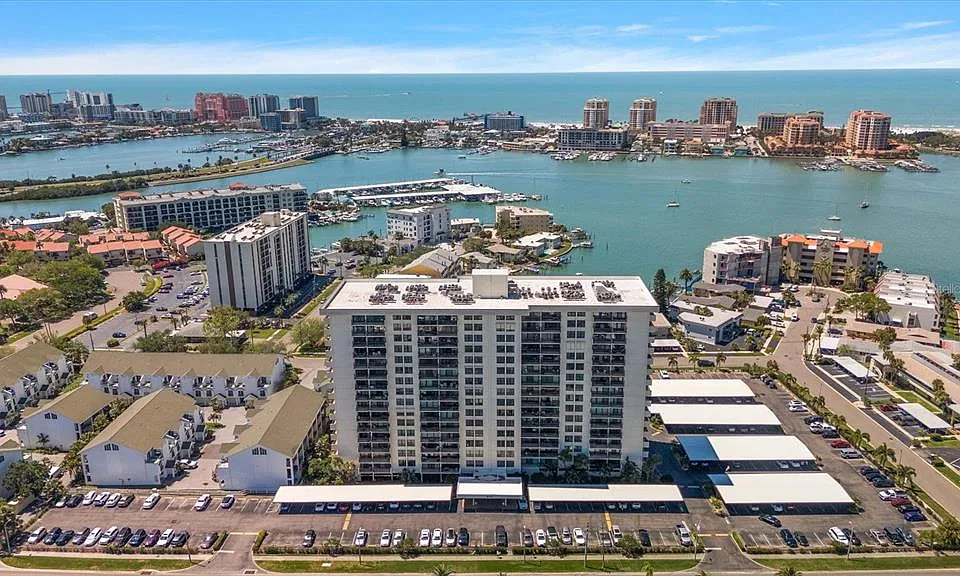 400 Island Way #308