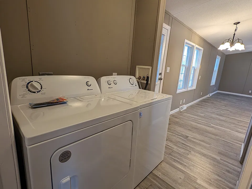 Washer Dryer included