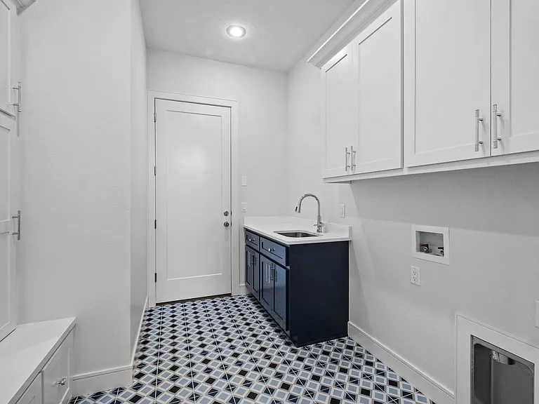 6465 Courtland Ave — Photo 16