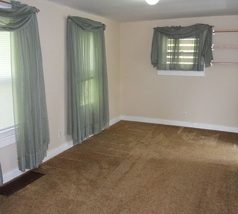 3rd image of 206 N Lincoln St