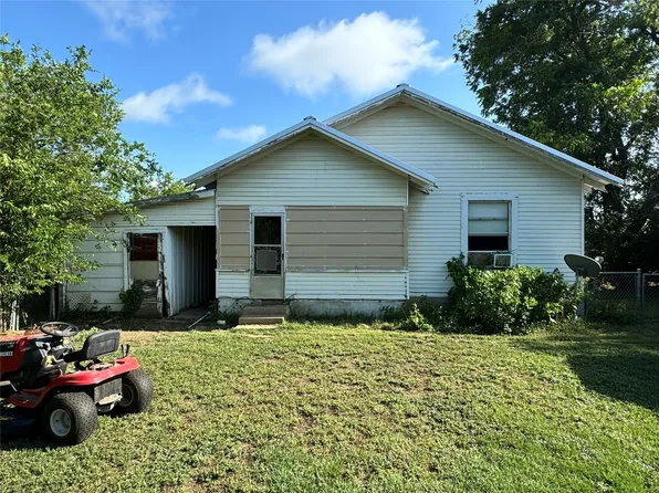 408 E 4th St, Coleman, TX 76834