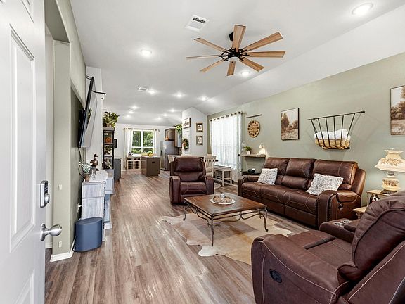 3rd image of 123 Town And Country Dr