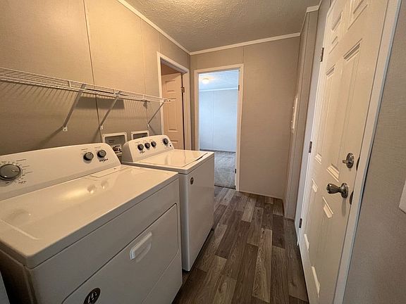 4th image of 2402 Catalpa St #98