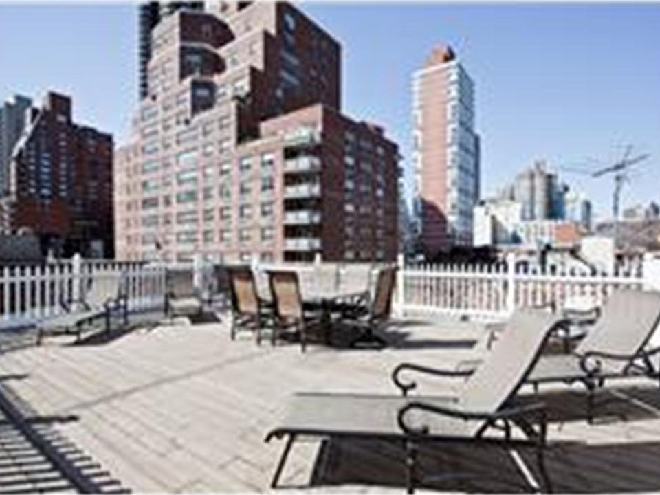 2nd image of 402 E 74th St APT 4A