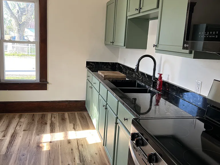 321 Grant St — Photo 4