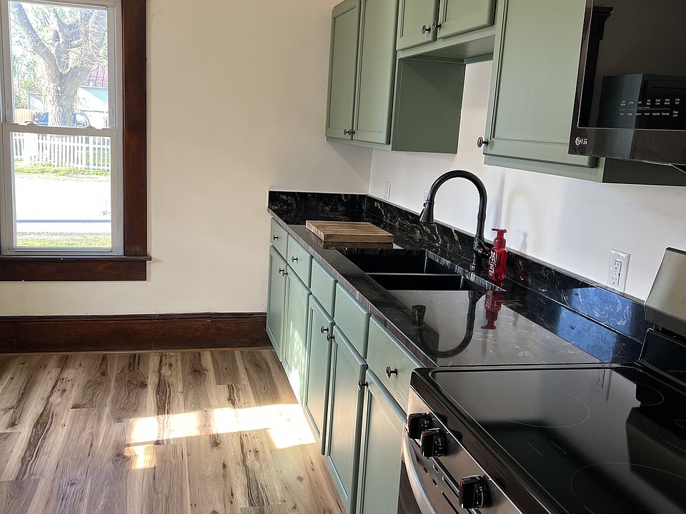 1st image of 321 Grant St
