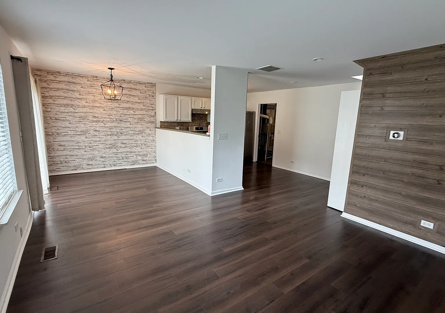 2 bed, 2.5 bath, 1381 sqft, $2,590 — Photo 4