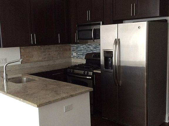 3rd image of 1470 W Erie St APT 1F