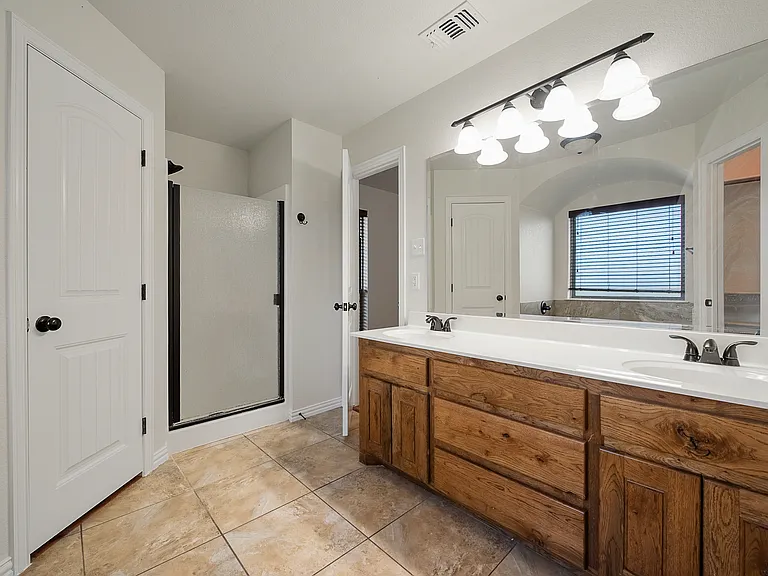 1037 Inverness Dr — Photo 14