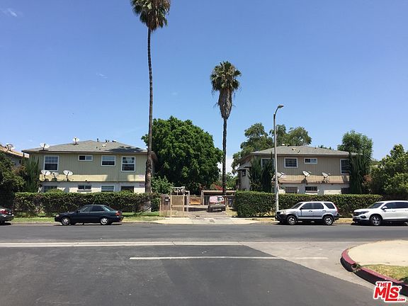 3rd image of 14827 Blythe St