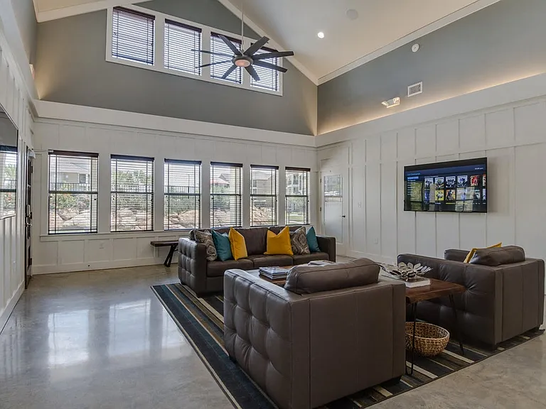 La Contessa Apartments — Photo 21
