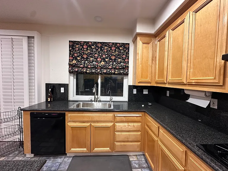 1550 Peregrine Dr — Photo 8