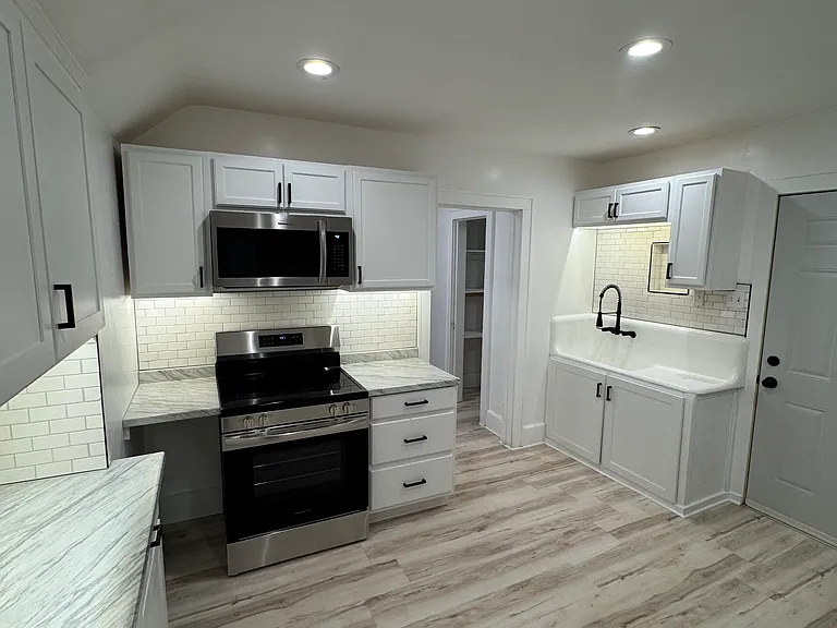 8821 W Greenfield Ave — Photo 1
