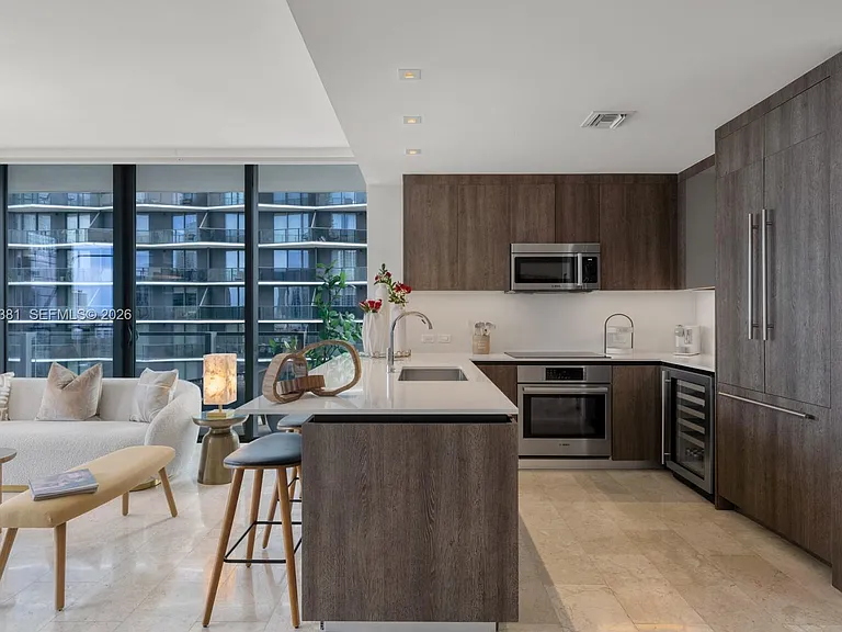 88 SW 7th St #1401 — Photo 8
