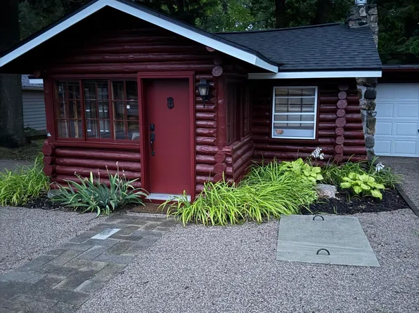 252 W Lake Dr, Cadillac, MI 49601