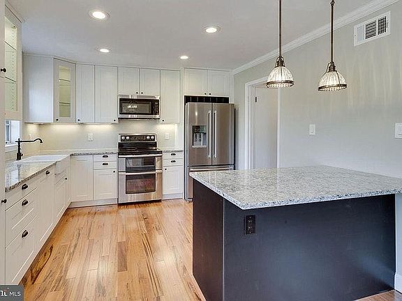 5th image of 10454 Armstrong St