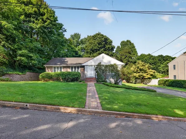 31 Francis Terrace, Glen Cove, NY 11542