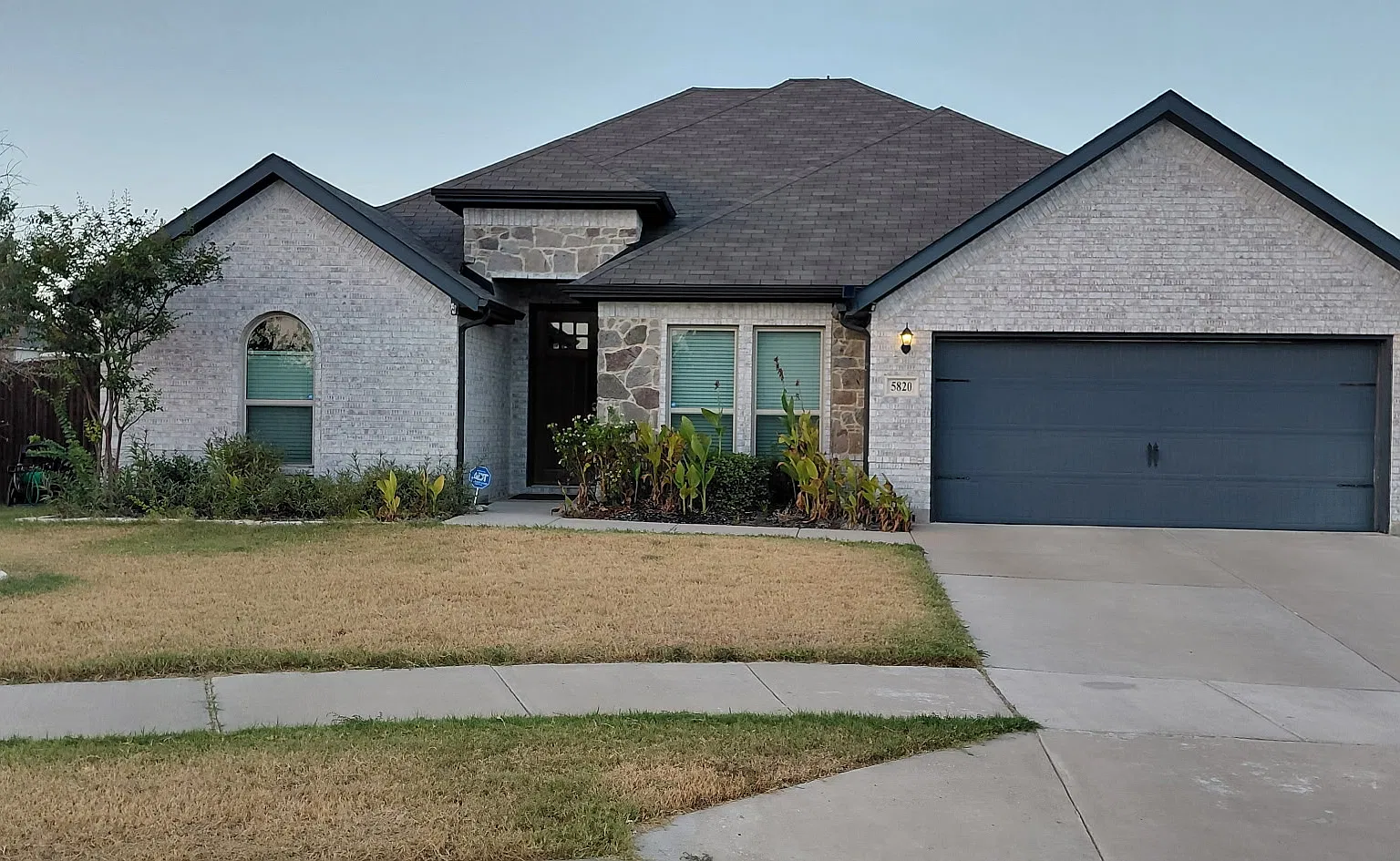 4 bed, 2504 sqft, $2,795 — Photo 2