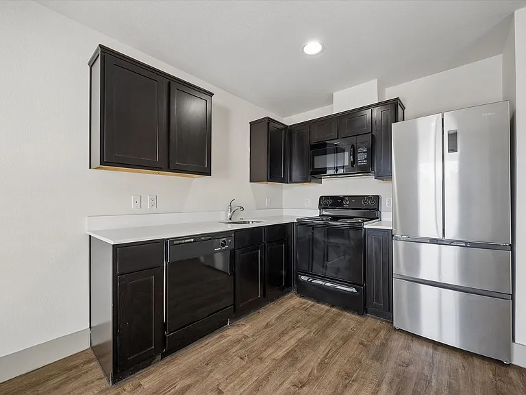 4300 Rosslyn — Photo 25