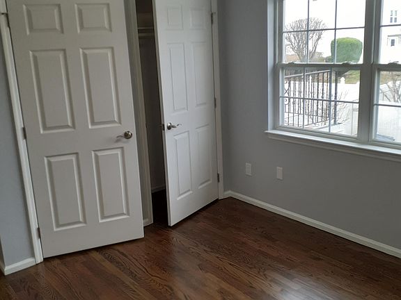 5th image of 584 Westwood Ave