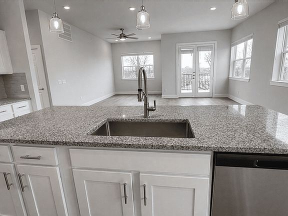 2nd image of 1713 N Pine St #2301