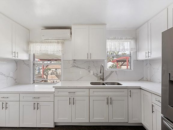 3rd image of 2313 Schoolside Ave