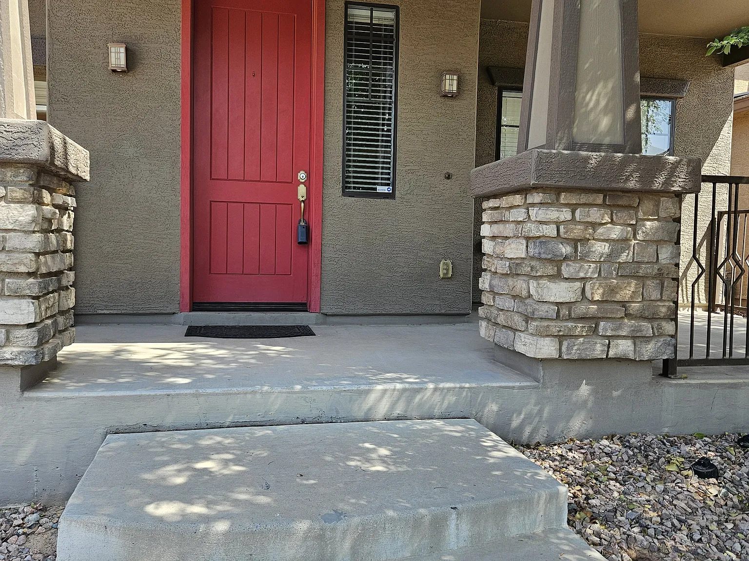 3 bed, 1939 sqft, $2,600 — Photo 2