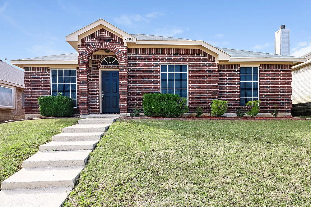 3 bed, 2.0 bath, 1454 sqft, $2,020 — Photo 1