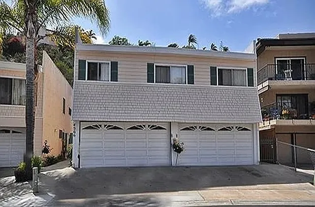 Building Photo - 4566 Cove Dr #D