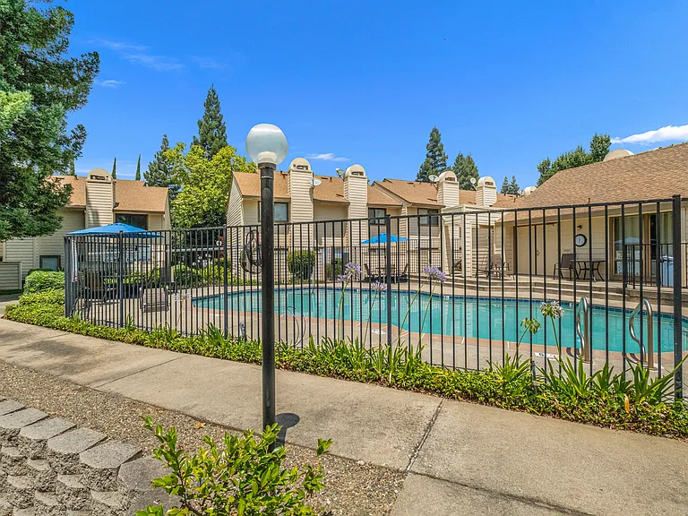 5607 Walnut Ave #9 — Photo 34