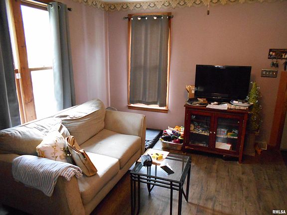 3rd image of 309 E Franklin St