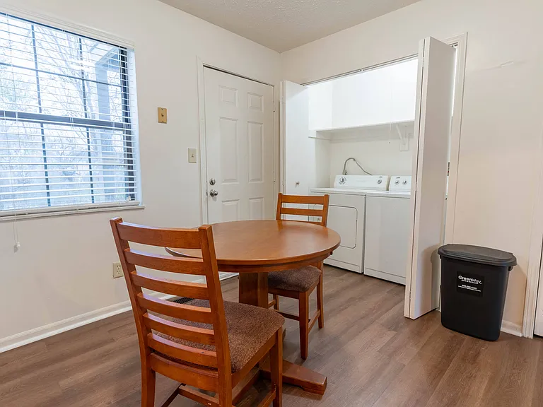 The Court at Sandstone Apartments — Photo 4