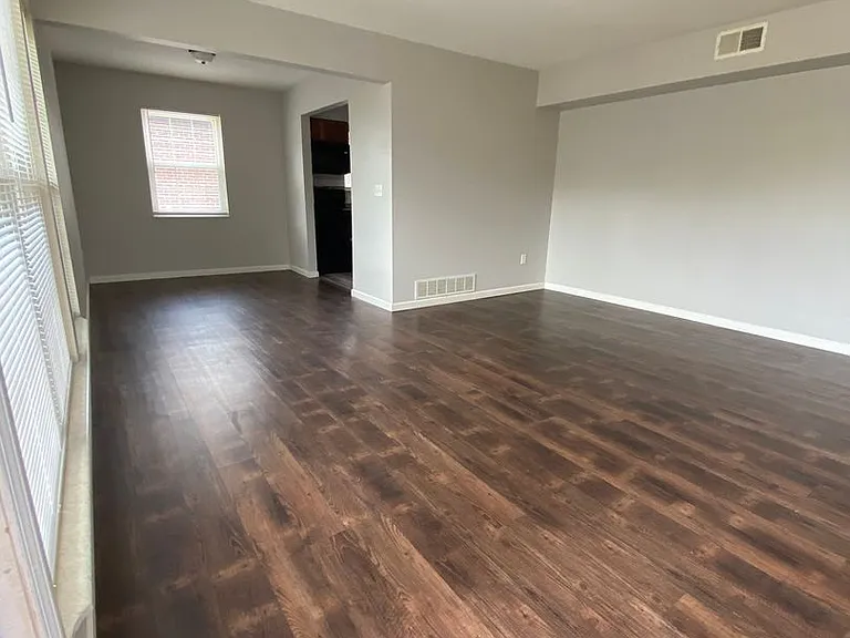 170 Westmount Dr — Photo 3