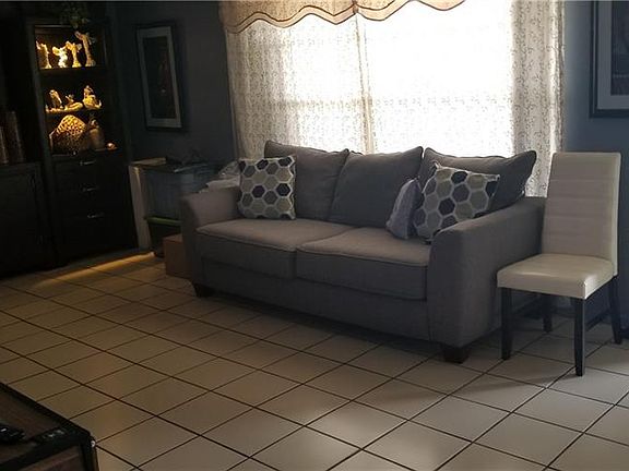 4th image of 1020 Plantation Dr APT B4