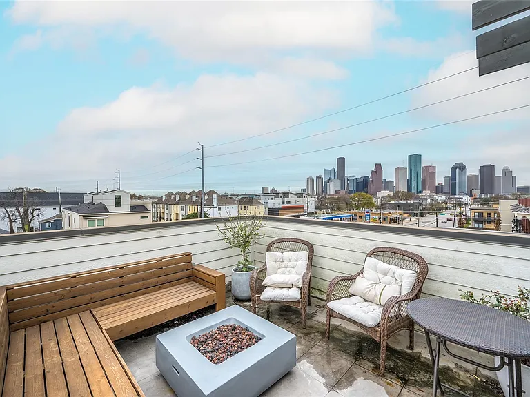 1907 Houston Ave — Photo 20
