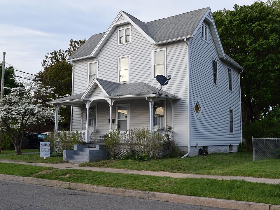 1st image of 321 Curtin St S