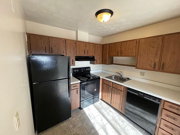 4th image of 2403 Montana Ave #F4