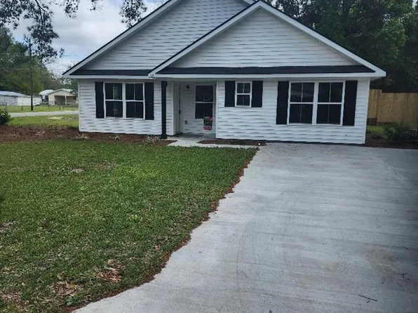 55 Union St, Ludowici, GA 31316