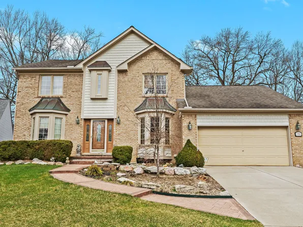 1988 Grasmere Ln, Wixom, MI 48393