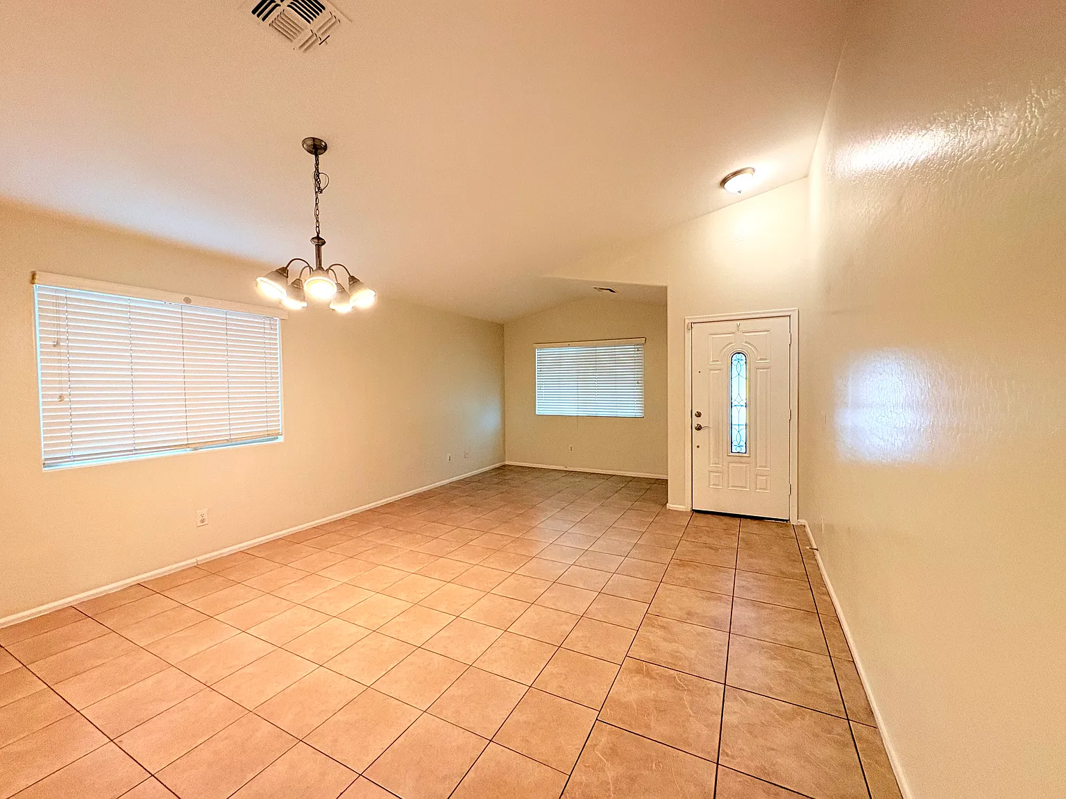 3 bed, 1463 sqft, $2,300 — Photo 3