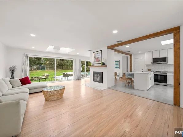 7 Wierimus Ln, Hillsdale, NJ 07642