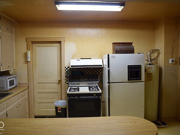 2nd image of 1883 Shady Ln