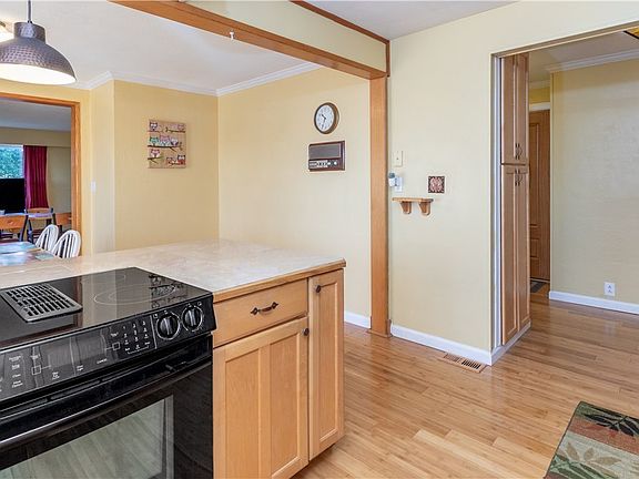 5th image of 9054 Martin Ave NW