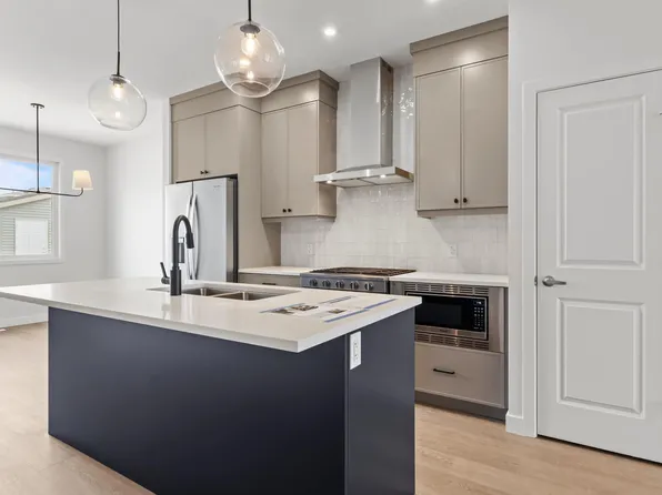 1217 Cristall Way SW, Edmonton, AB T6W 5S5