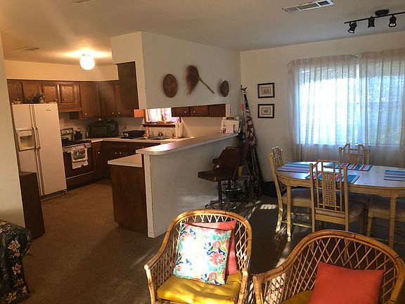 Dining & kitchen area
