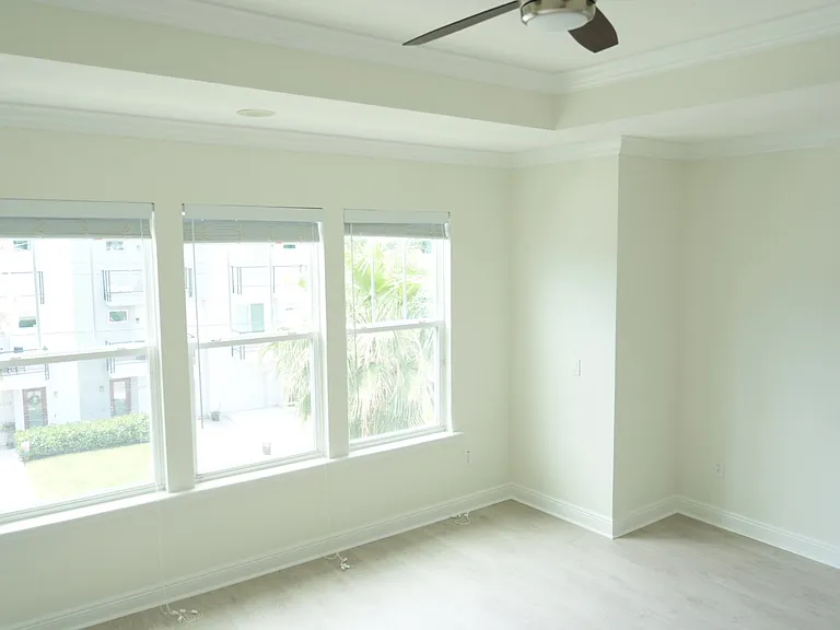 3227 W Horatio St — Photo 15